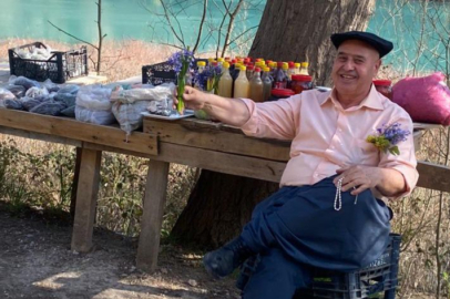Harita Mühendisi Halil Gök, 20 yıldır cebinde çiçekle çevreyi