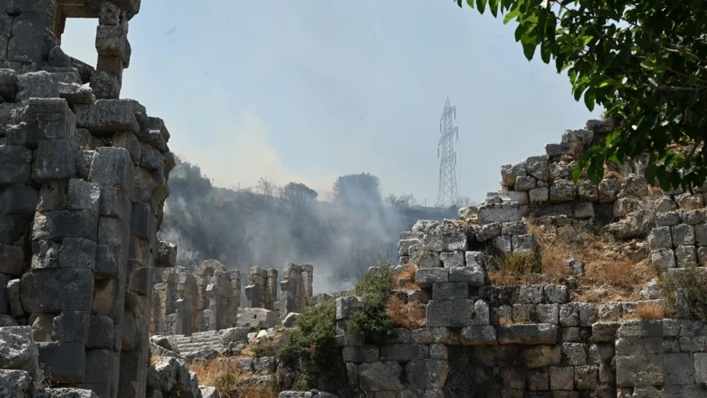 Gazipaşa’da Orman Yangını: Yerleşim Yerlerine Yakınlığı Endişe Yarattı