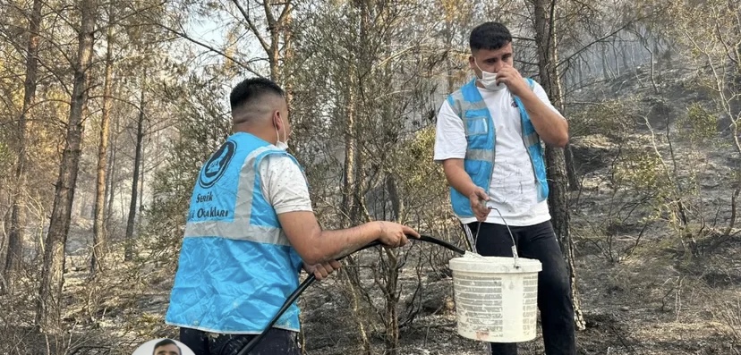 Ülkü Ocakları Serik İlçe Başkanlığı’ndan Orman Yangınına Soğutma Desteği