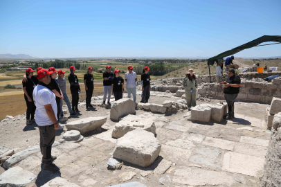 Lystra Antik Kenti’nde arkeoloji yaz kampı… Konyalı öğrenciler tarihe dokundu