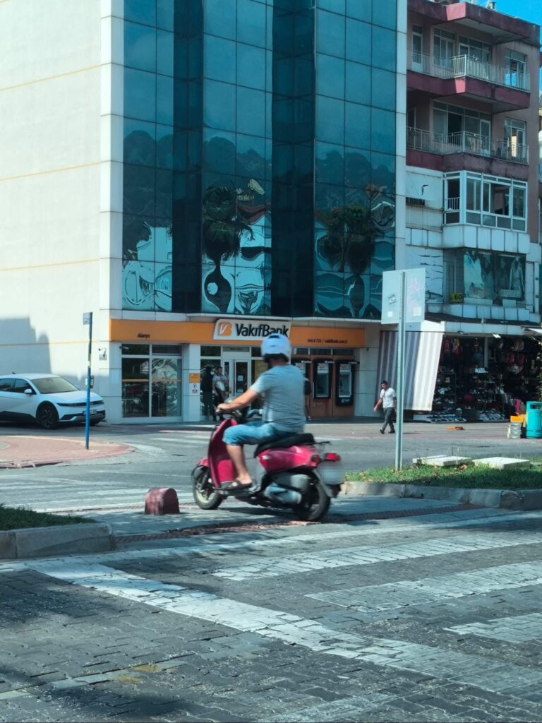 Yaya Yolları ve Kaldırımlar Yayalarındır: Alanya’da Motosiklet Denetimi