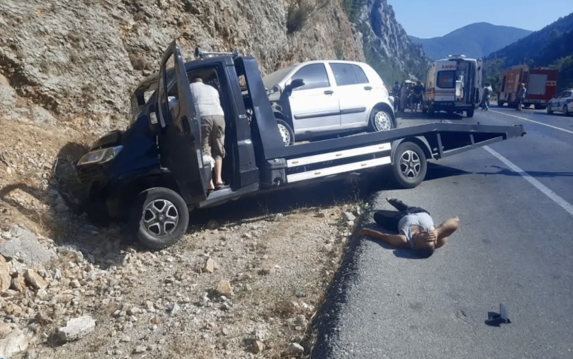 Antalya’da feci kaza! 5 yaralı!