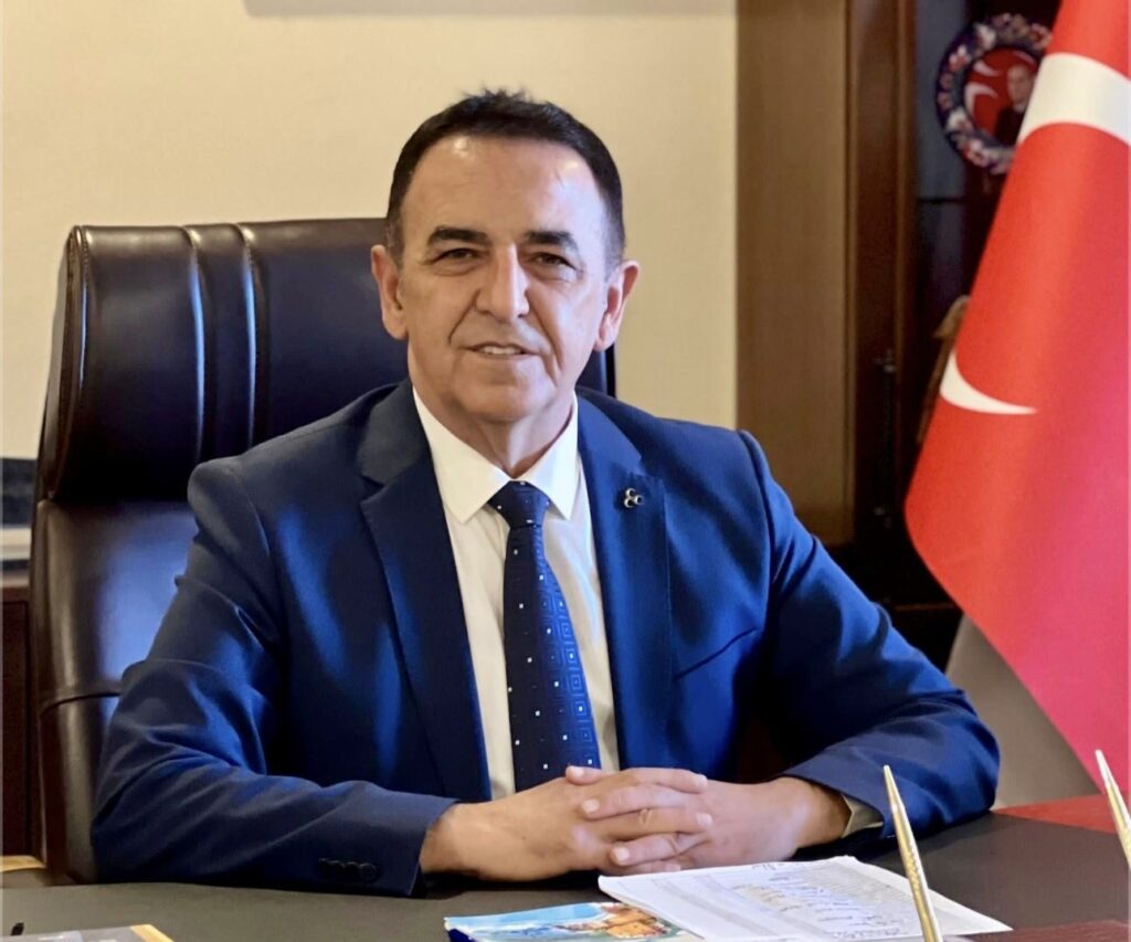 MHP İlçe Başkanı Mustafa Sünbül’den Alanya Belediyesi’ne Sert Tepki: “Emlakçıları Solladınız, Arsaları Satarken Hizmeti Unuttunuz!”