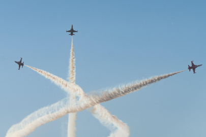 İzmir semalarında ‘kurtuluş’ coşkusu