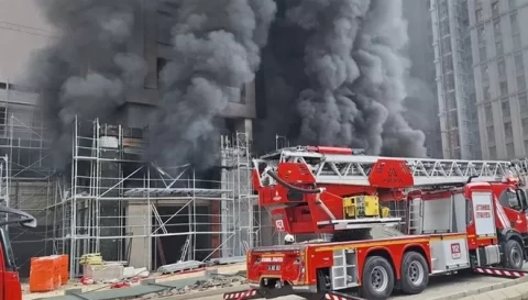 Kadıköy’de 20 Katlı Rezidans İnşaatında Korkutan Yangın!*