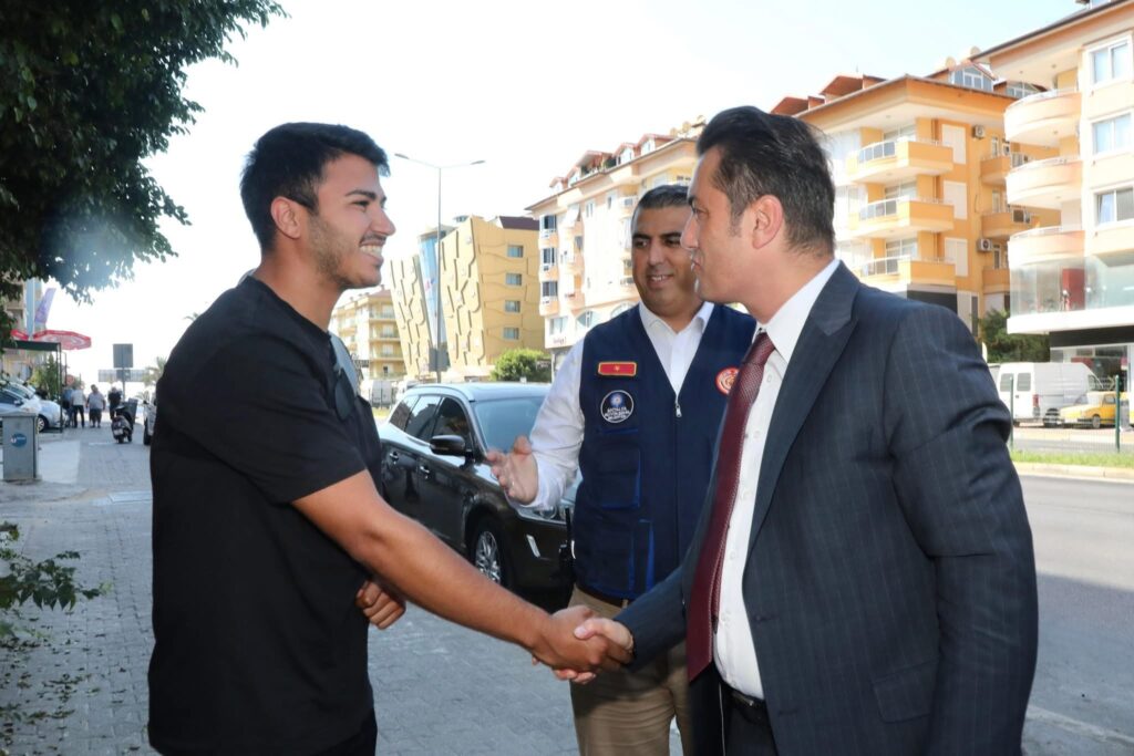 Kaymakam Şakir Öner Öztürk’ten Yangında Yaralanan İtfaiye Erine Ziyaret