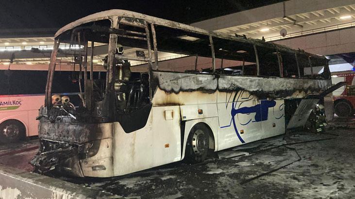 AŞTİ’de korkutan yangın! Park halindeki yolcu otobüsü alev aldı