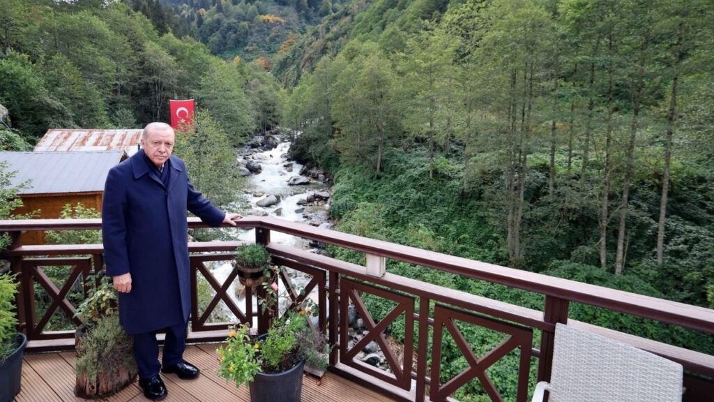 Cumhurbaşkanı Erdoğan Ayder Yaylası’nda sel hasarını inceledi – Birlik Haber Ajansı