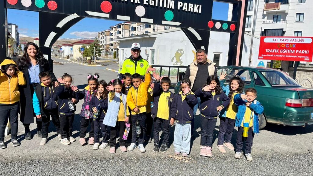 Kars’ta öğrencilere temel trafik eğitimi verildi – Birlik Haber Ajansı
