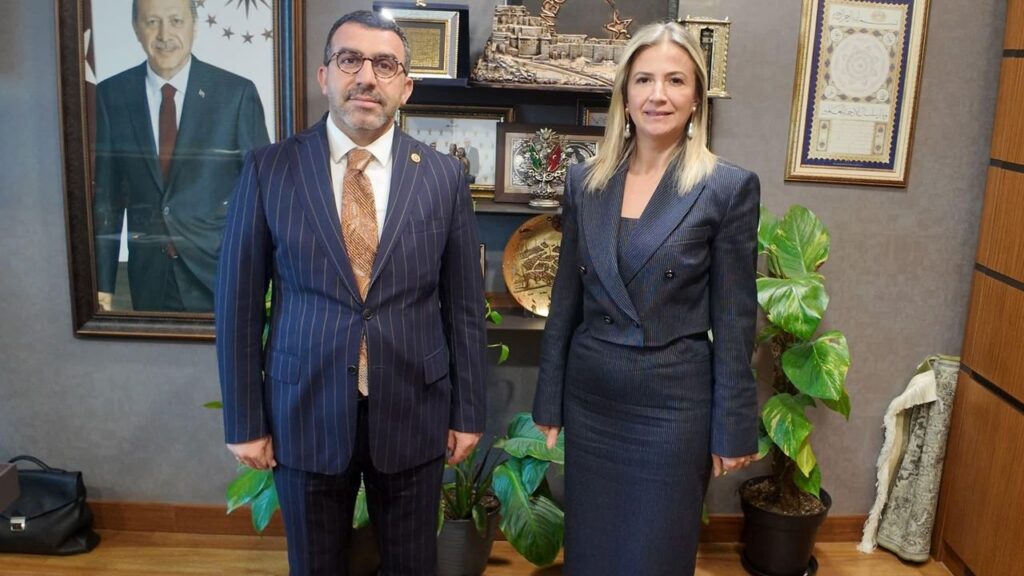 Kızılay Kars Şube Başkanı Kübra Hüryurt’tan vekil Adem Çalkın’a ziyaret – Birlik Haber Ajansı