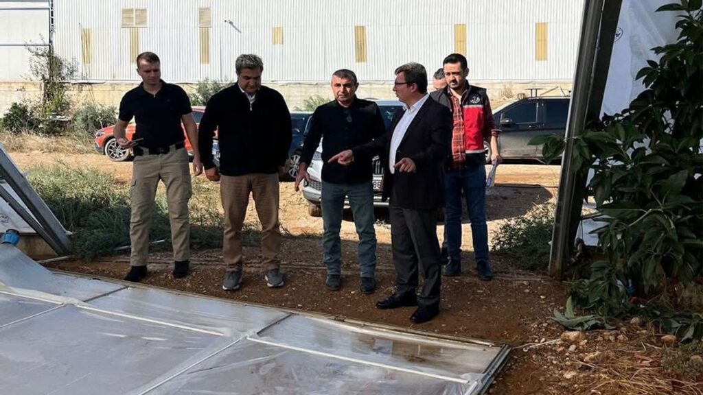 Serik’te fırtına seraları vurdu: Zarar tespit çalışmaları başladı – Birlik Haber Ajansı