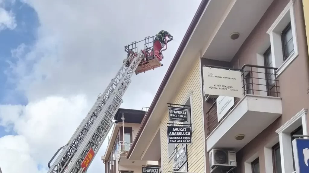 Milas’ta iş yeri bacasında çıkan yangın paniğe yol açtı – Birlik Haber Ajansı