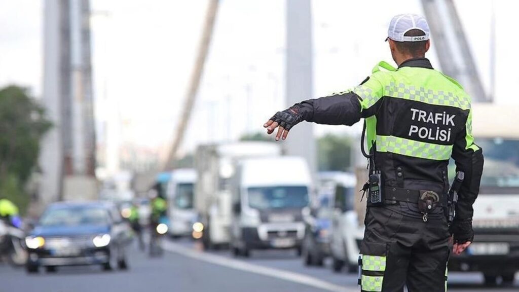 Trafikte ‘makas atan’ sürücülere 60 gün men cezası! – Birlik Haber Ajansı