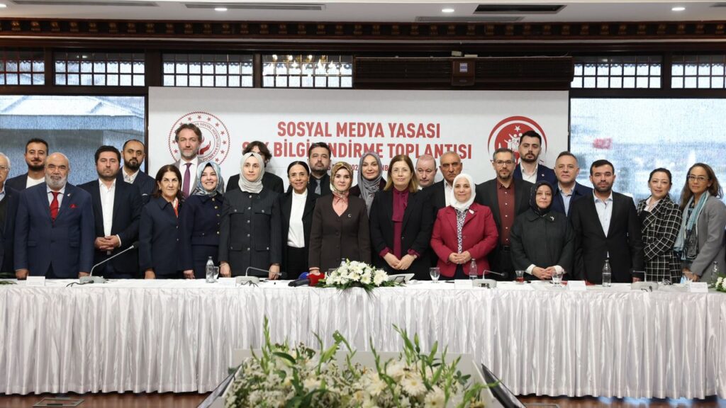 Bakan Göktaş, sosyal medya düzenlemesi için STK temsilcileriyle bir araya geldi – Birlik Haber Ajansı