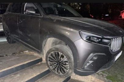 Son anda frenle kurtuldu! Merdivenleri fark etmeyen sürücü ölümden döndü