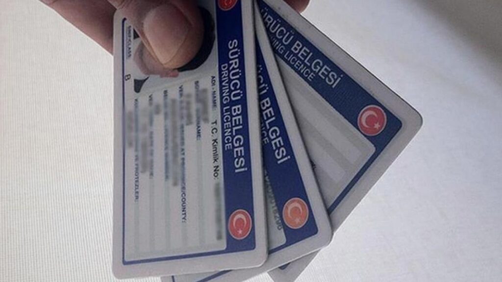 Eski tip ehliyet dönemi kapandı: Yenilemeyenler 7 bin 438 lira ödeyecek – Birlik Haber Ajansı