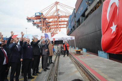 Sudan’a büyük insani destek… 30 bin çadırın ilk bölümü ‘İyilik Gemisi’ ile yola çıktı