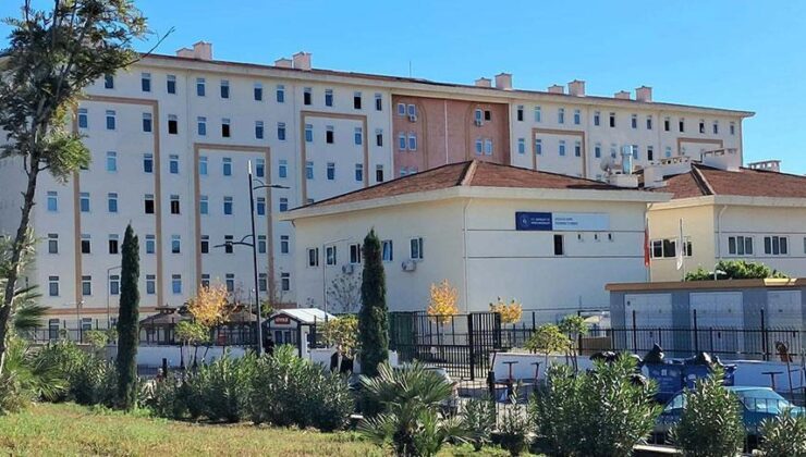 Üniversite öğrencisi tartıştığı 3 kişi tarafından bıçaklandı