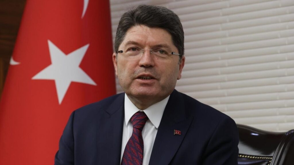 Bakan Tunç’tan “Futbolda bahis” soruşturmasına ilişkin açıklama – Birlik Haber Ajansı