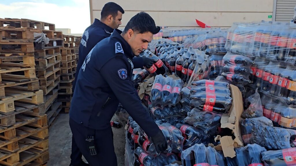 Eyyübiye zabıtası 8000 şişe kola imha etti – Birlik Haber Ajansı