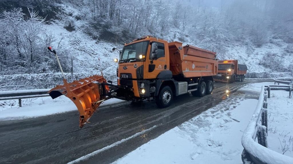 Karayolları’ndan yoğun kar mesaisi: Ekipler 7/24 sahada – Birlik Haber Ajansı