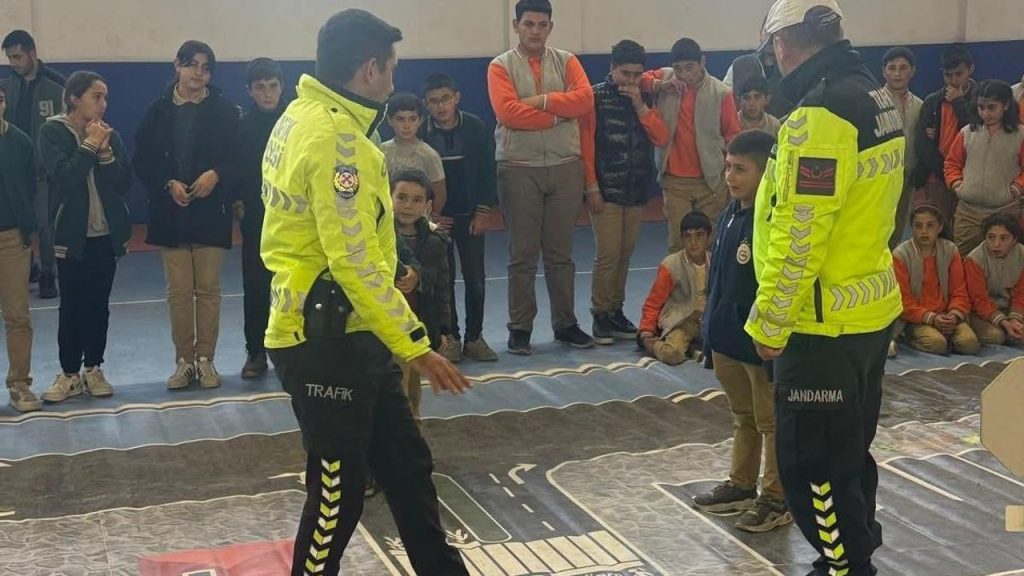 Akyaka’da öğrencilere “Trafik Dedektifleri” eğitimi – Birlik Haber Ajansı