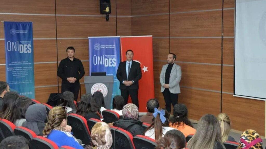 Kars’ta Yüzme Sporu Aday Hakem Kursu yoğun ilgiyle başladı – Birlik Haber Ajansı