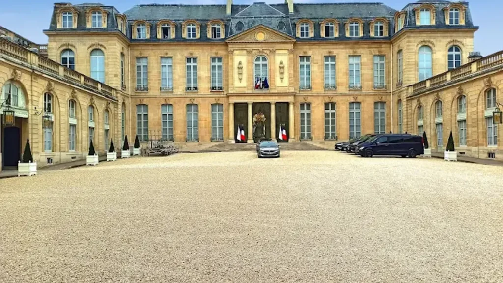 Fransa’da bu kez Elysee Sarayı’nda hırsızlık: Gümüş eşyalardan sorumlu görevli tutuklandı – Birlik Haber Ajansı