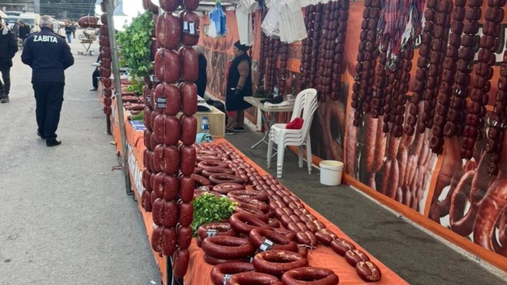 Yöresel çarşıda 850 kilo tarihi geçmiş sucuk imha edildi – Birlik Haber Ajansı