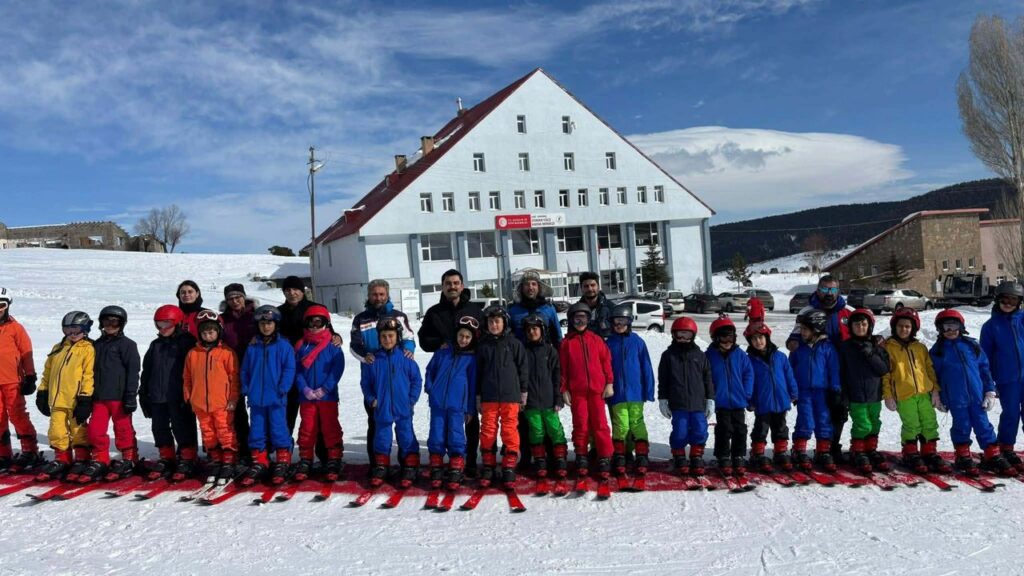 “Karın Yıldızları Sarıkamış’ta” projesi kapsamında öğrencilere moral ziyareti