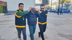 Adana’da öğretmene saldıran suç makinesi veli yakalandı