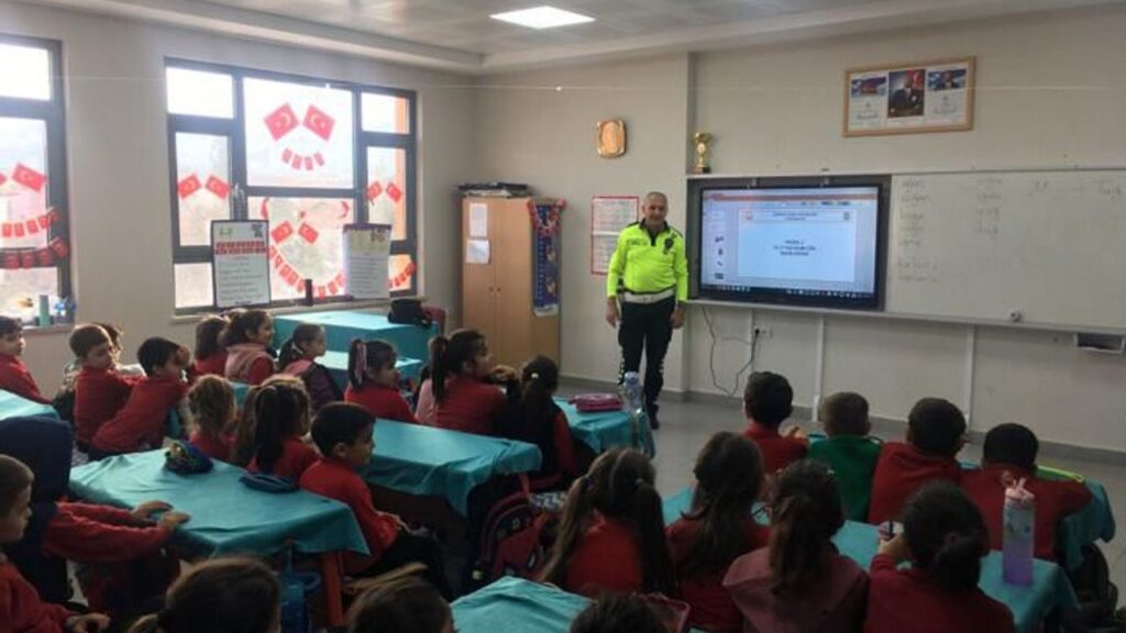 Burdur’da miniklere trafik güvenliği eğitimi – Birlik Haber Ajansı