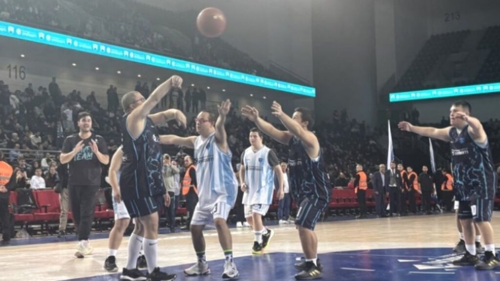 Down sendromlu basketbolcular farkındalık yaratmak için gösteri maçı yaptı – Birlik Haber Ajansı