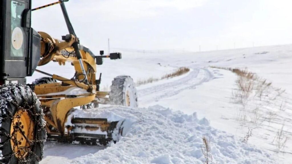 Kars’ta kar ve tipi ulaşımı olumsuz etkiledi: 170 köy yolu kapandı – Birlik Haber Ajansı
