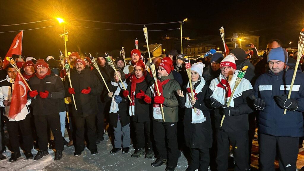 Sarıkamış Şehitleri için eksi 23 derecede meşaleli yürüyüş – Birlik Haber Ajansı