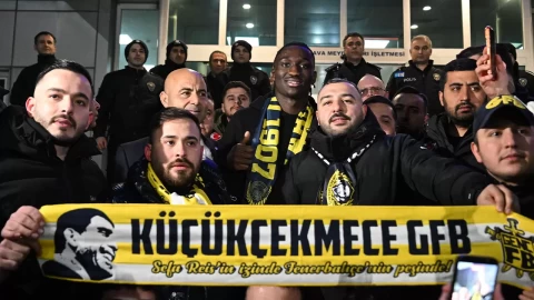 Sidiki Cherif, Fenerbahçe İçin İstanbul’a Geldi